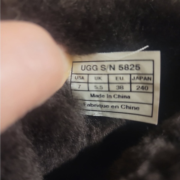 UGG Classic Short Chocolate Brown Size 7 - Picture 7 of 7